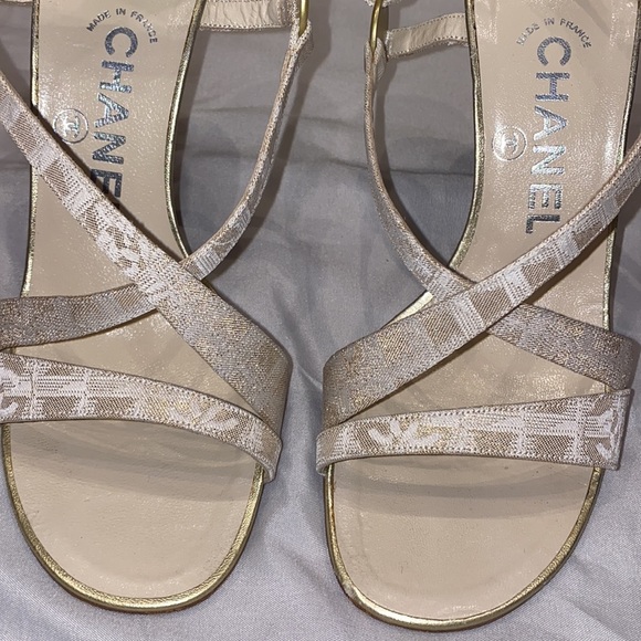 Chanel gold and white shoes size 7. 4” heels. Logo With adjustable strap in back - Picture 6 of 8